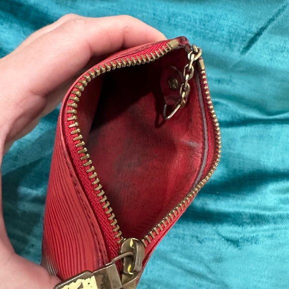 Louis Vuitton red Epi keychain pouch - Picture 5 of 12